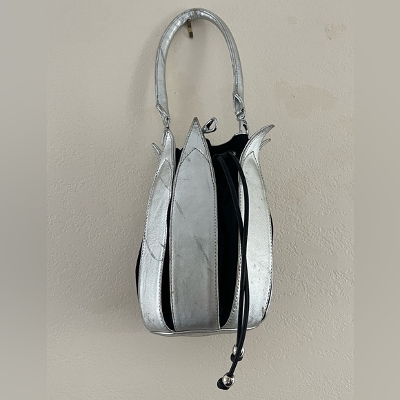 Two-tone silver/black structured leather handmade Tulip handbag - Picture 2 of 8